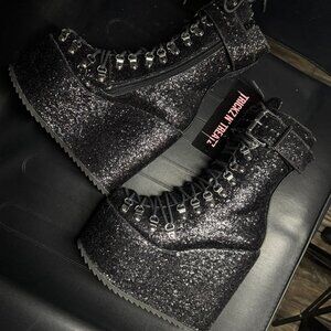 Sparkle Traitor Boots - Size 6 - New in Box